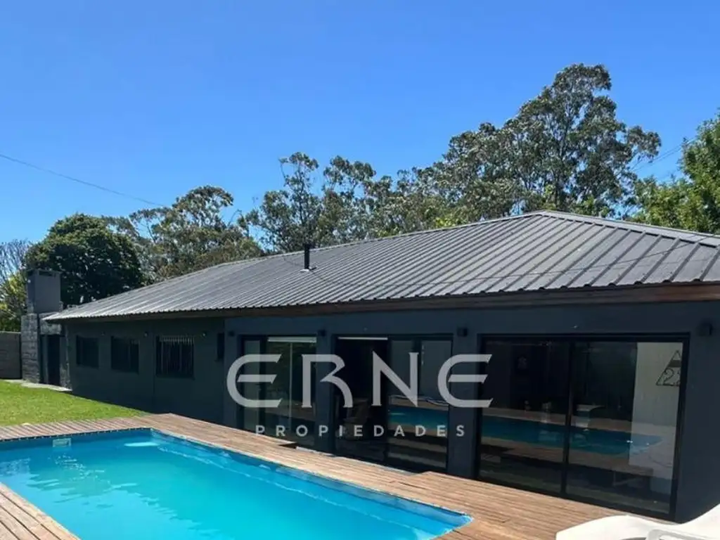 VENTA CASA  5 AMBIENTES EN BARRIO PINOS DE ANCHORENA