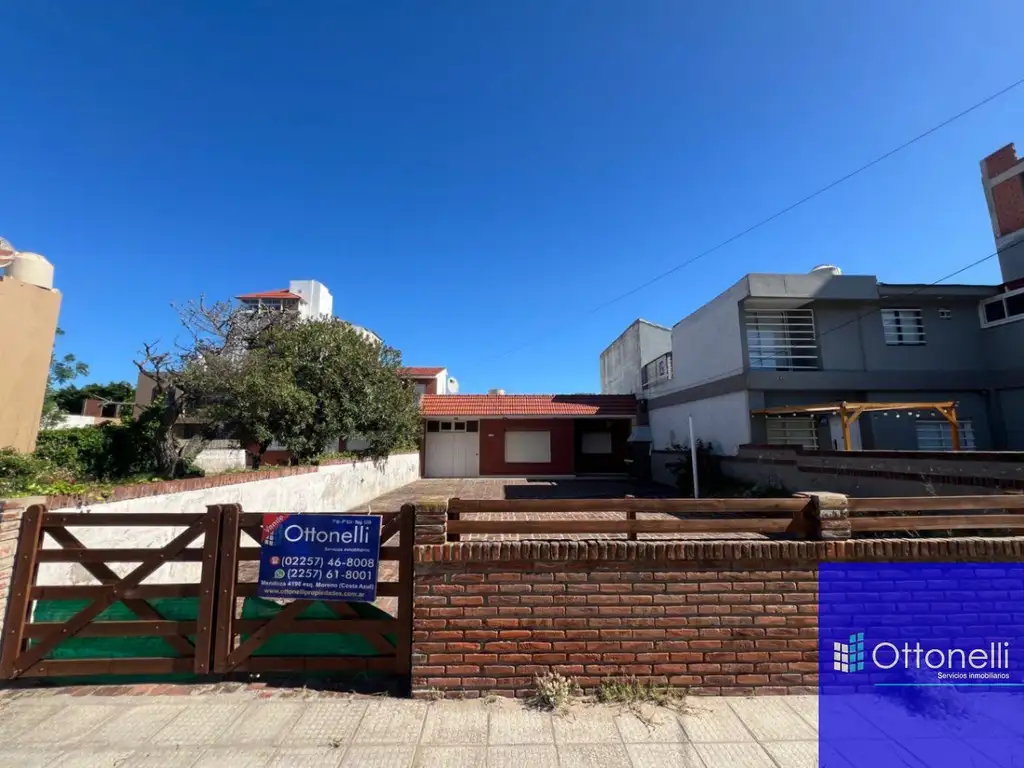 Casa en venta de 2 dormitorios c/ cochera en Costa Azul