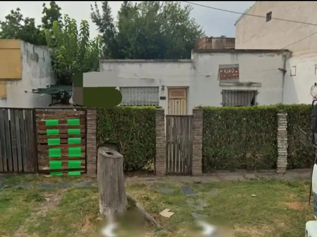 Casa con terreno y quincho para reciclado profundo o demoler en 32 bis y 136