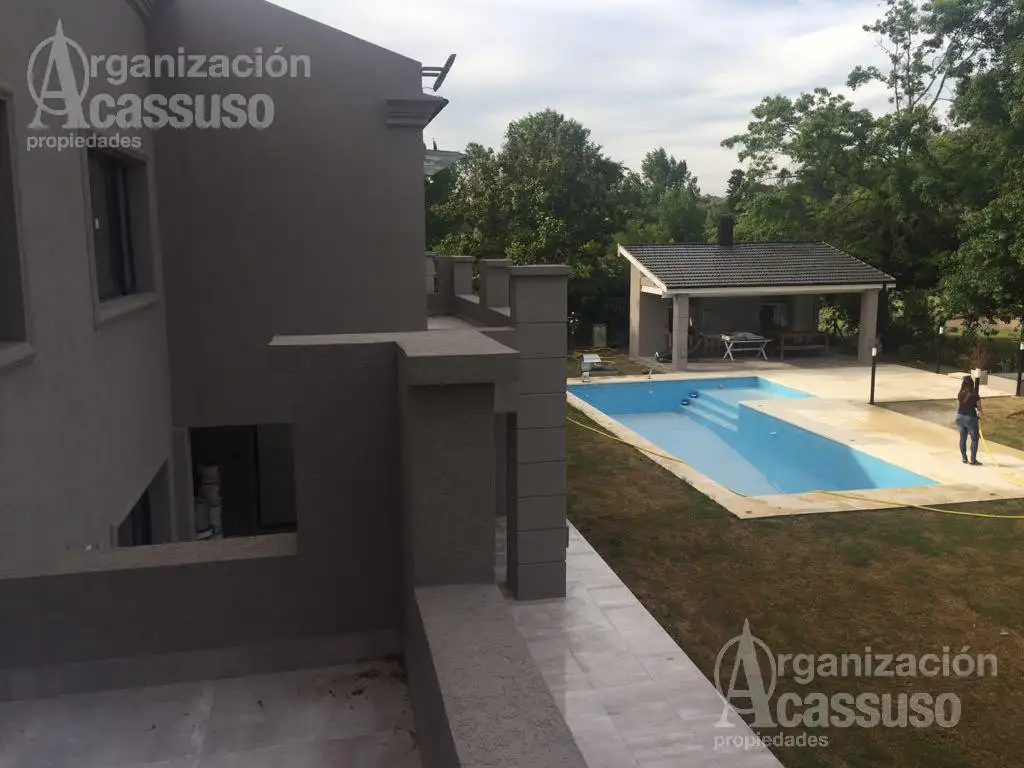 Casa en Venta - Village Country Club - Pilar