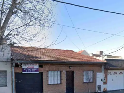 Excelente casa con cochera 3 ambientes