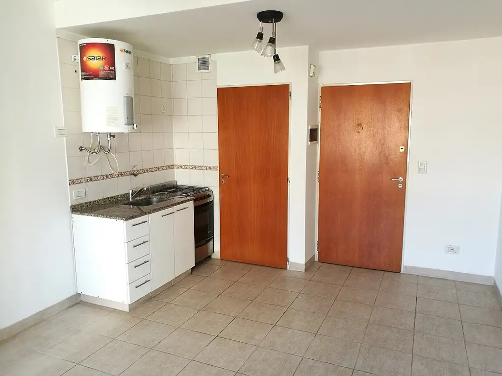 Dpto. 1 AMB al frente con balcón - Av. Directorio 2700 (IDEAL INVERSIÓN)