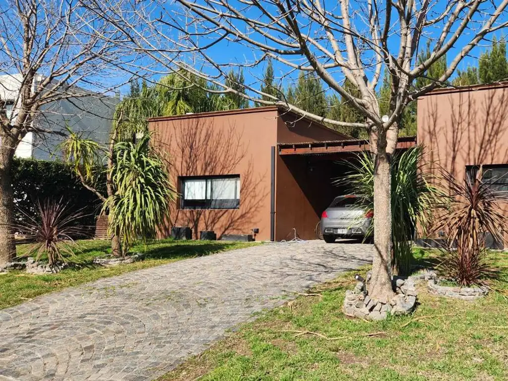 VENTA CASA EN SANTA CLARA CON PILETA -APTA CRÉDITO