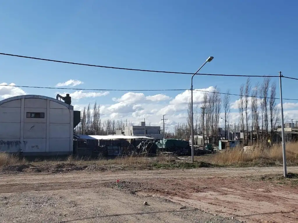 Galpon 900 m2 y predio 6000 m2 - Neuquen este