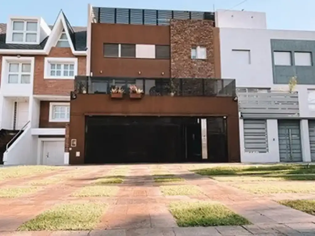 EXCELENTE CASA EN BARRIO NAON