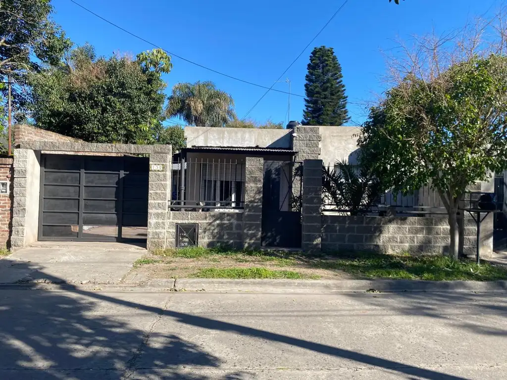 Casa a reciclar 5 amb. jardin, pileta. Ituzaingo