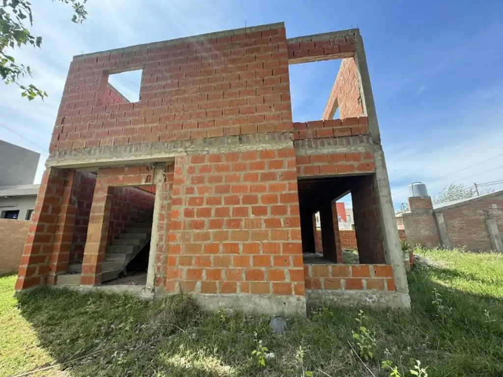 Casa en VENTA a Terminar de 2 plantas y 3 dormitorios, Tierra de Sueños 3 - Roldán