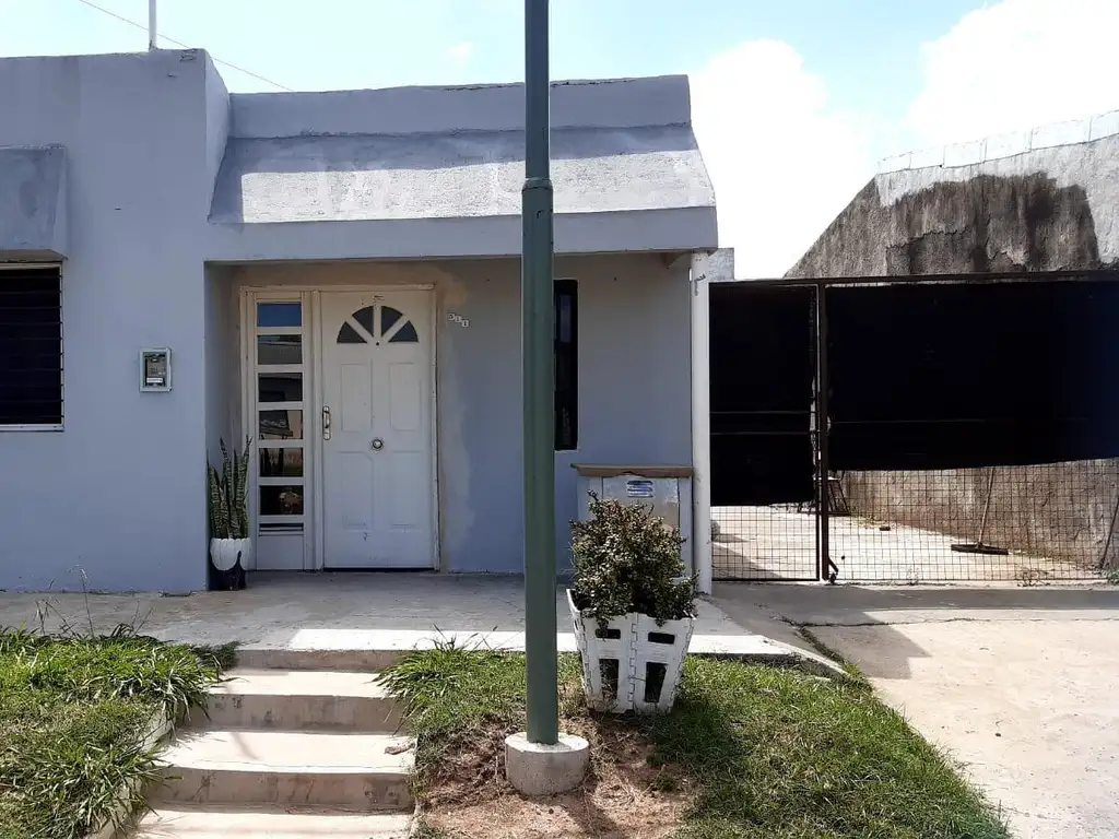 Casa en venta - 2 Dormitorios 1 Baño - Cochera - 200Mts2 - San Nicolás de Los Arroyos