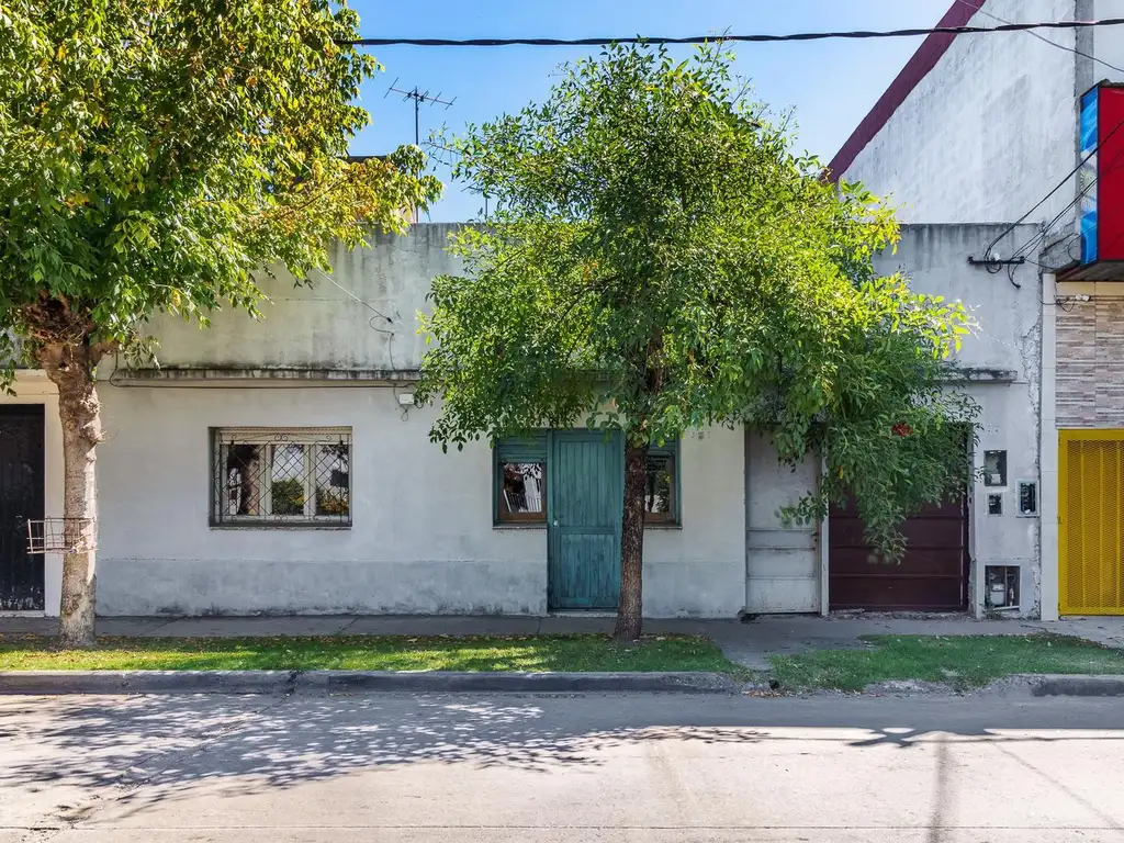 CASA EN VENTA  3 AMB. EN FLORENCIO VARELA