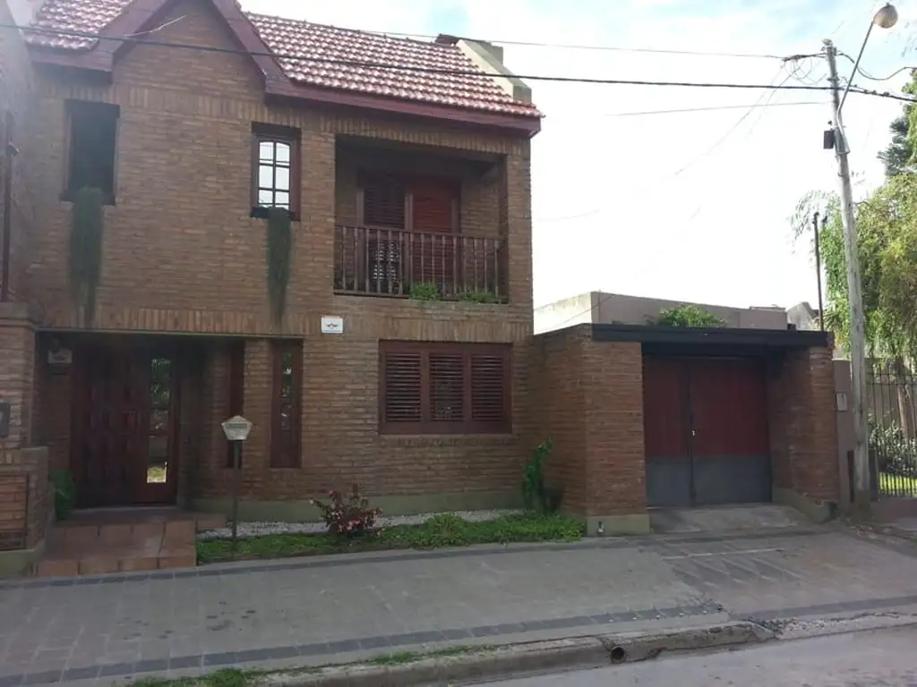 Casa en Venta en La Plata [Cod: ]