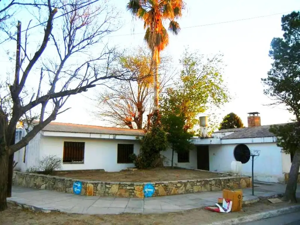 Vendo Casa esquina 3 dormitorios en Cruz del Eje, Córdoba