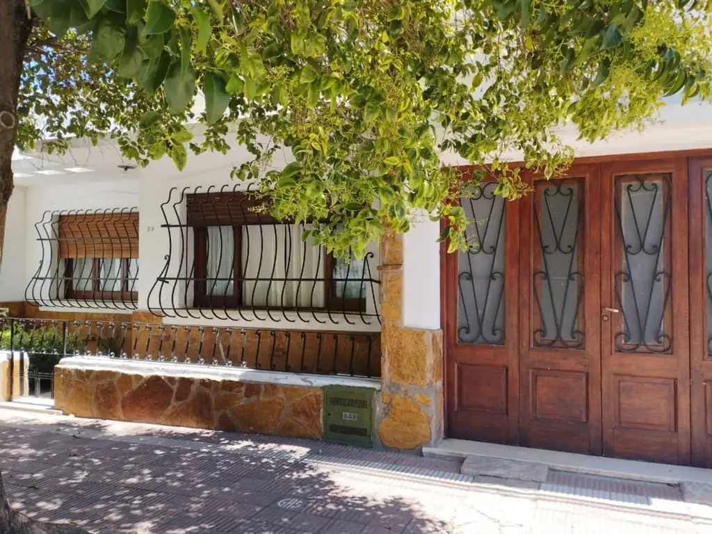 SE VENDE  AMPLIA PROPIEDAD A REMODELAR