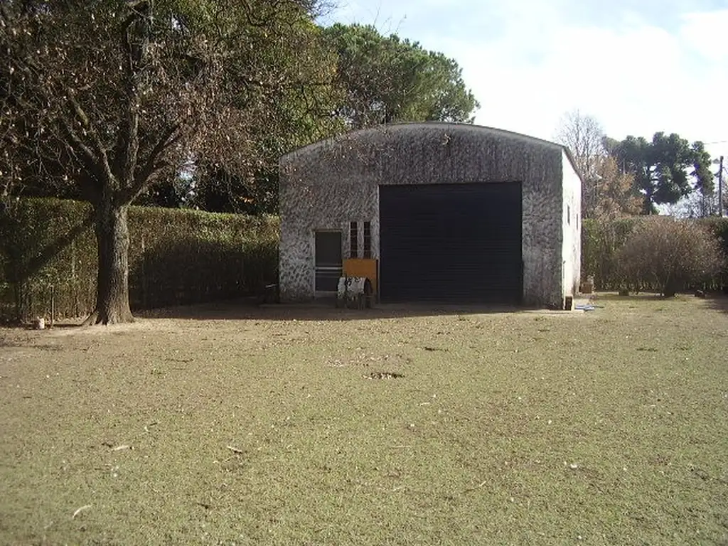 MAQUINISTA SAVIO, GALPON, zona Acacias Blancas  IDEAL PARA RECICLAR Y CONST. UN LOFF, CON LOTE.-