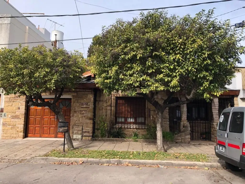 OPORTUNIDAD VENTA CASA 3 AMBIENTES HAEDO MORON