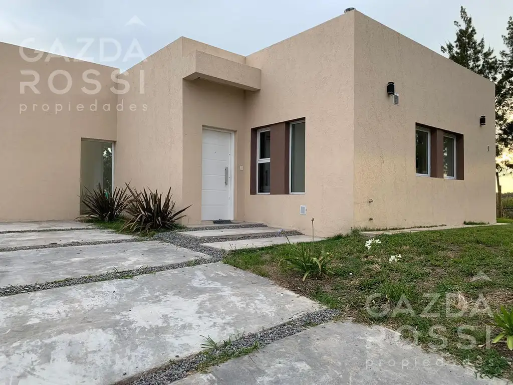 Moderna propiedad con piscina a estrenar en Barrio Privado Santa Ines, Canning.