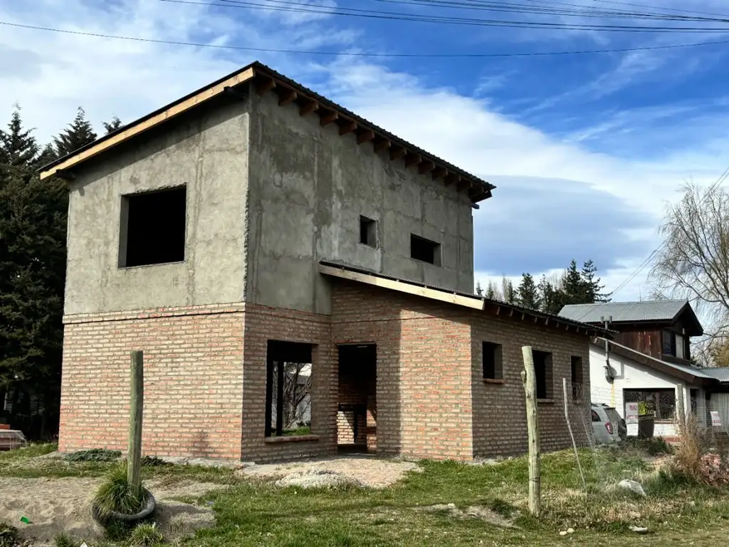 Terreno con casa en construccion