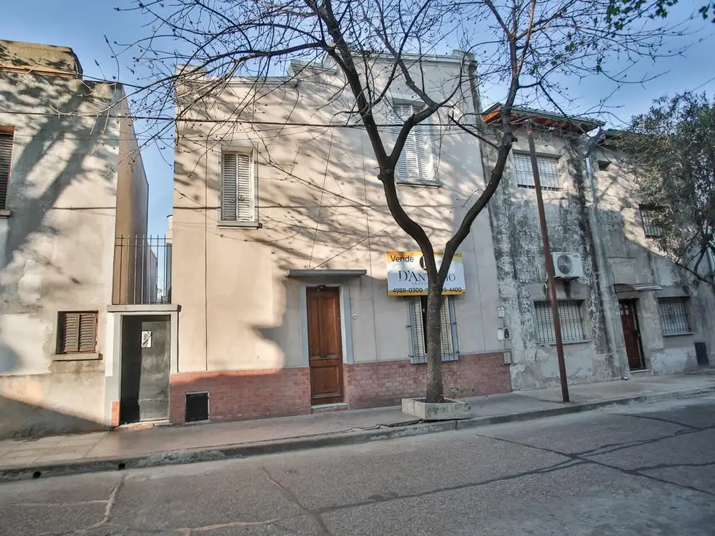 Casa sobre Lote Propio, Ex-Municipal. A RECICLAR - Flores