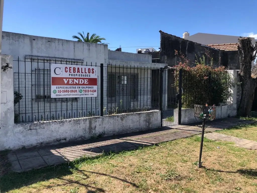 CASA A REFACCIONAR EN VENTA EN SUCRE AL 1400 - LOMAS DE ZAMORA