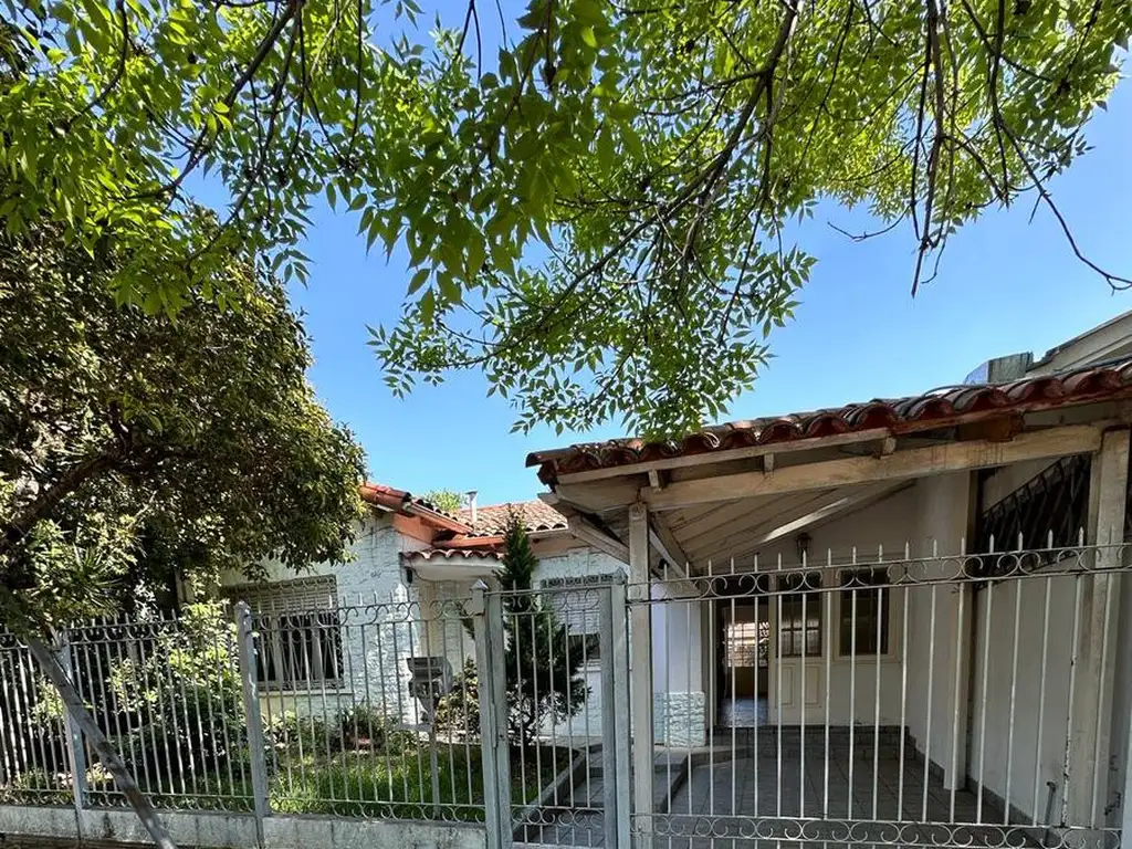 Casa en Venta 4 ambientes APTO CRÉDITO en Ciudad Jardín,  el Palomar. Tres de Febrero.-