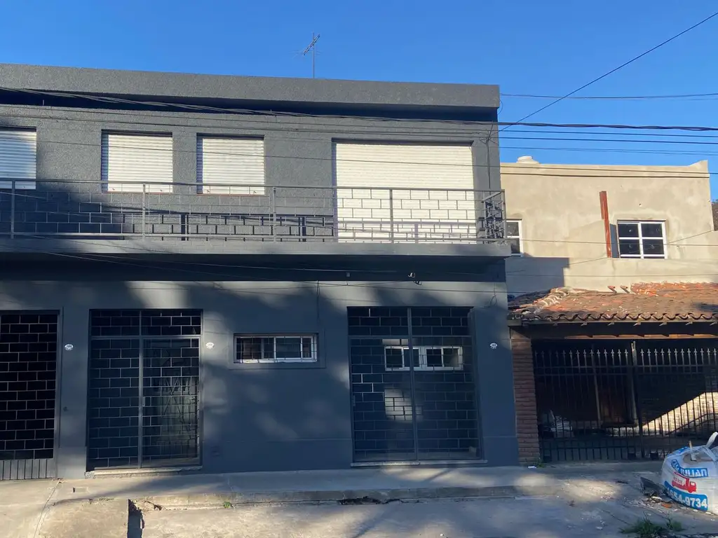 Venta Deposito con Vivienda y Locales en Palomar