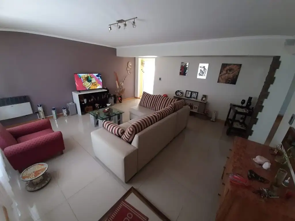 Casa de 3 Ambientes IMPECABLE en Venta - Barrio Montemar