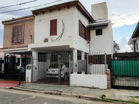 VENTA CASA ALTO ALBERDI 3 DORM PILETA APTO CREDITO