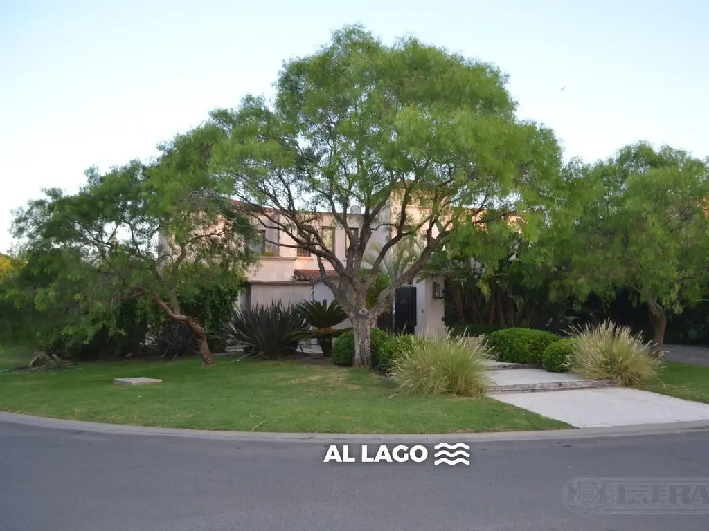 Casa con 4 dormitorios en alquiler  en  Santa Barbara