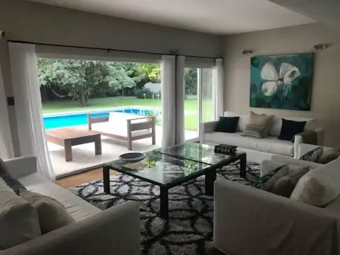 Casa en Venta - 5 ambientes -