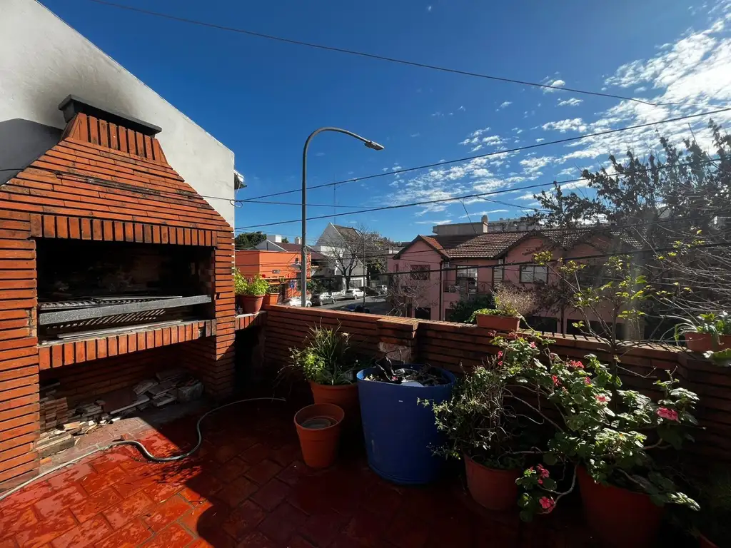 Venta Casa 4 Amb Con Patio, Terraza y Quincho Con Parrilla En Caballito