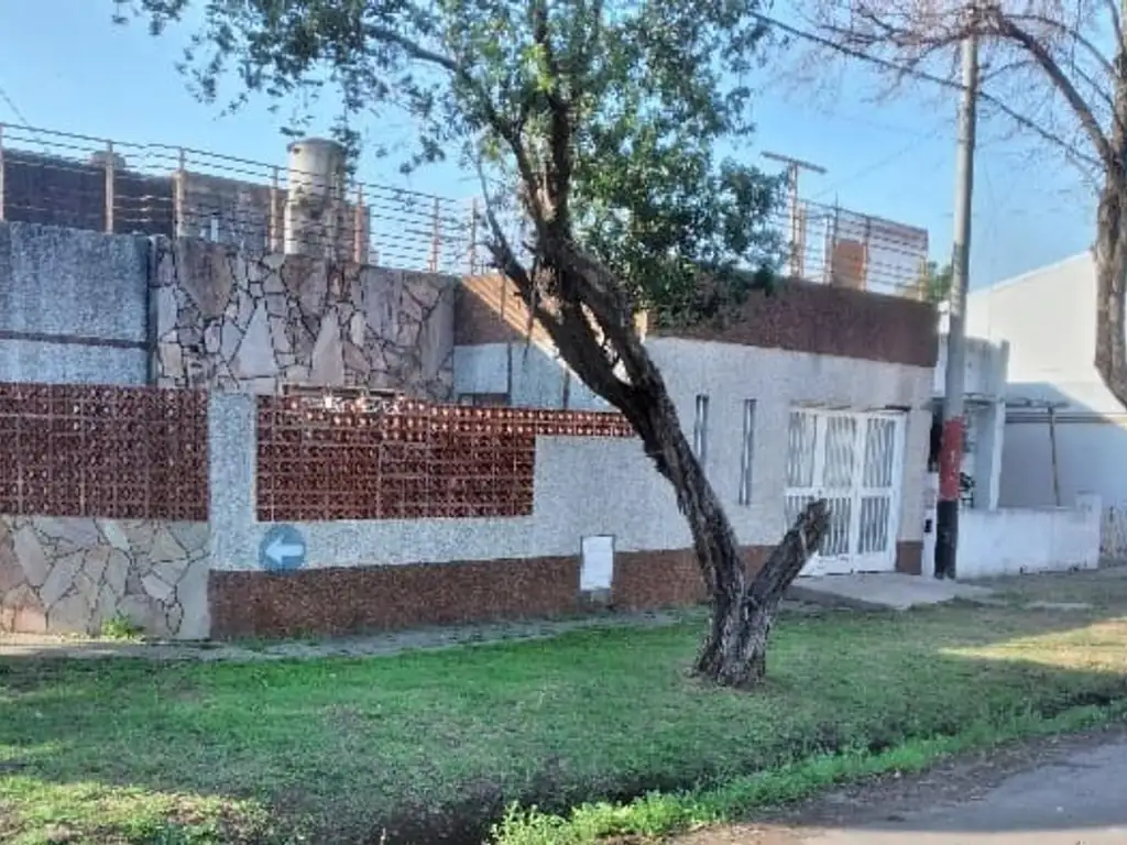 Casa en barrio Fisherton Este (Belgrano), 2 dormitorios