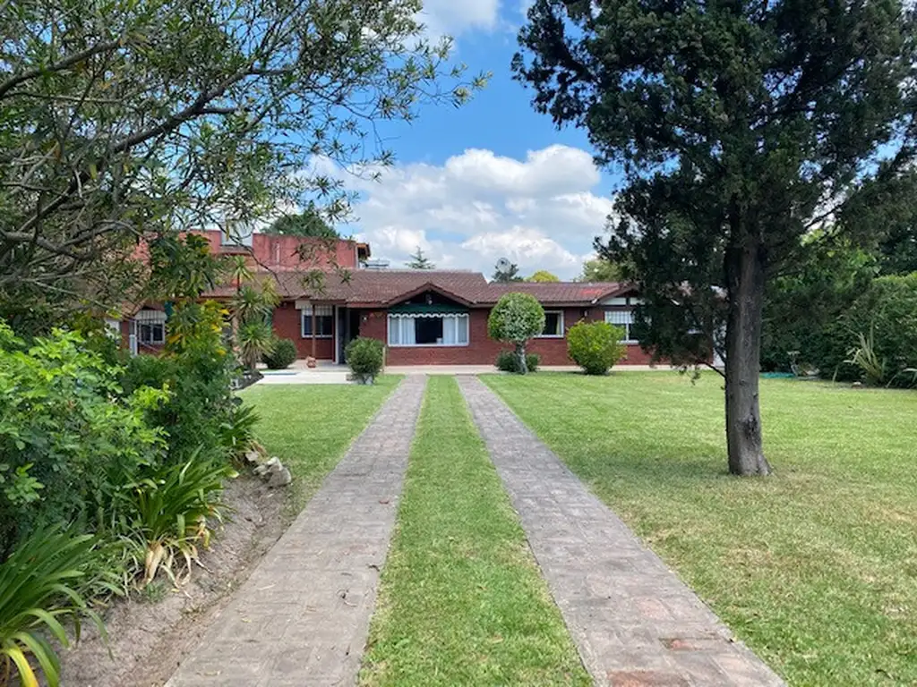 Hermosa Casa en Venta en Montecarlo desarrollada en una sola planta