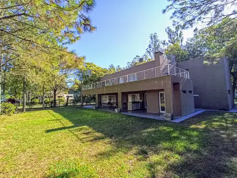 Casa 3 dormitorios con pileta en Puerto Paraíso