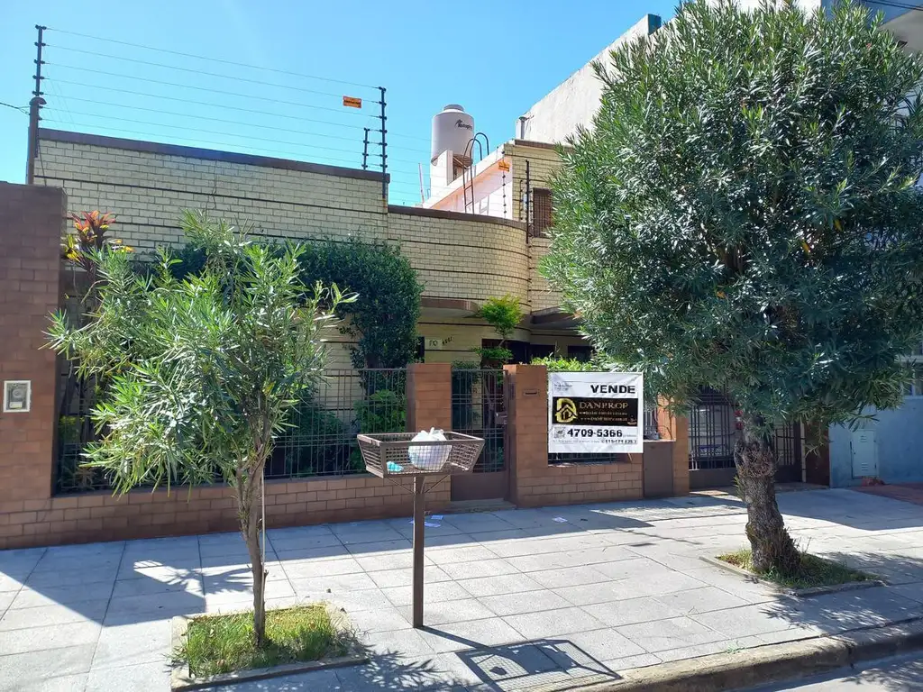 LAS HERAS 4581 - CASA 6 AMBIENTES 190 MTS   VILLA MARTELLI - VENDE