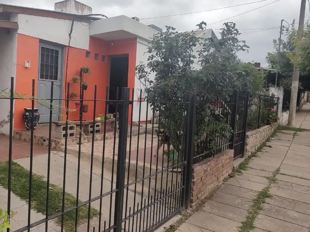 Venta de casa más departamento en Cosquin