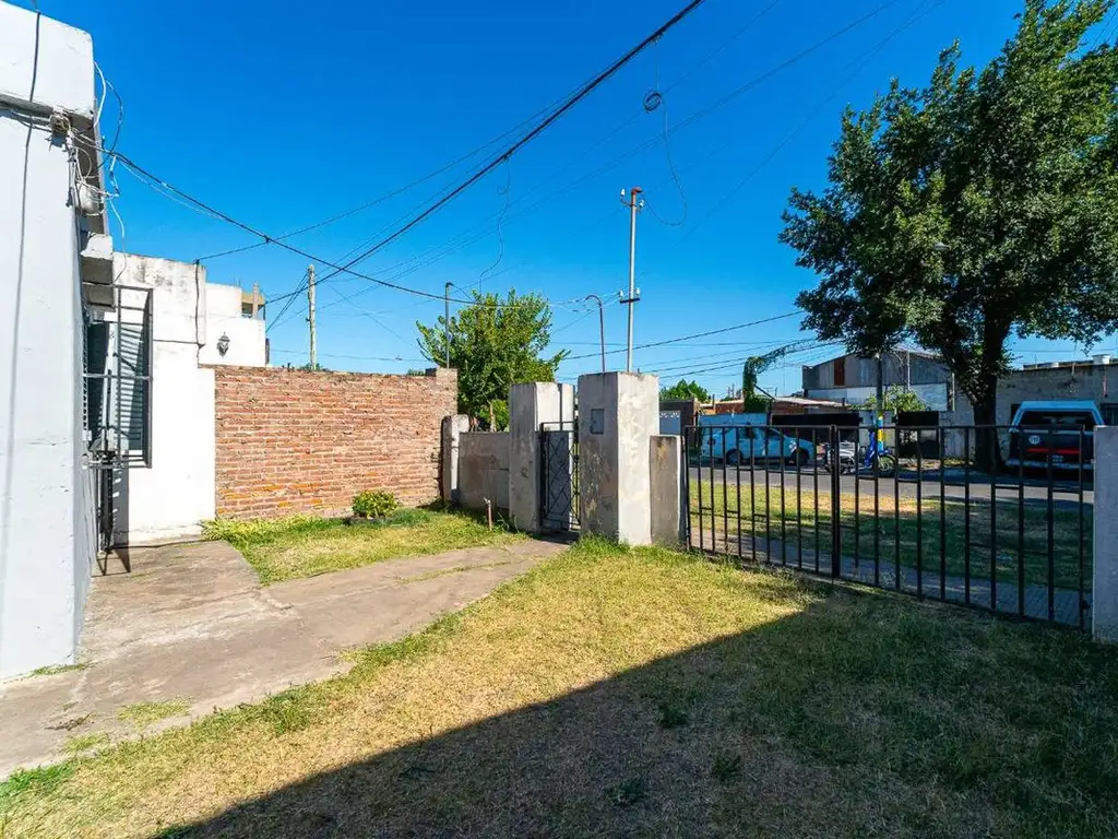 Casa en venta V. Urquiza Dos dormitorios y cochera