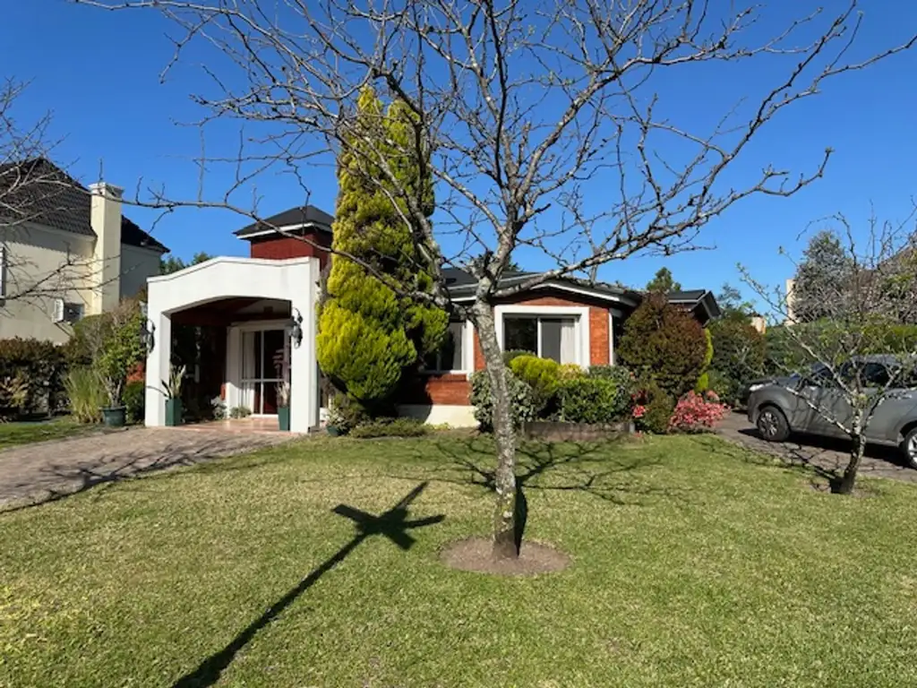 VENTA CASA EN  NORDELTA- LAS GLORIETAS LOTE INTERN