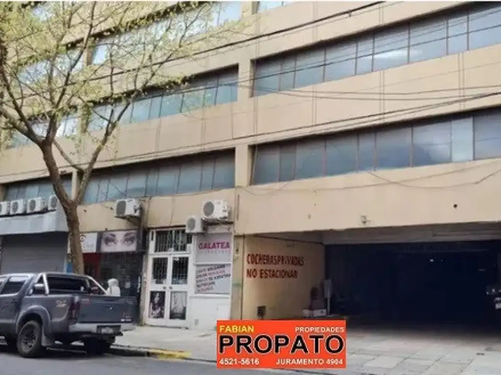 Cochera fija cubierta en un edificio de cocheras, excelente ubicación