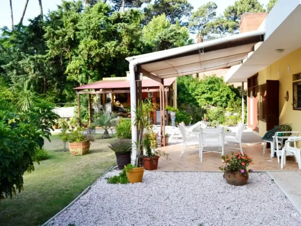 En venta casa de 4 dormitorios en excelente estado. En San Rafael, Punta del Este.