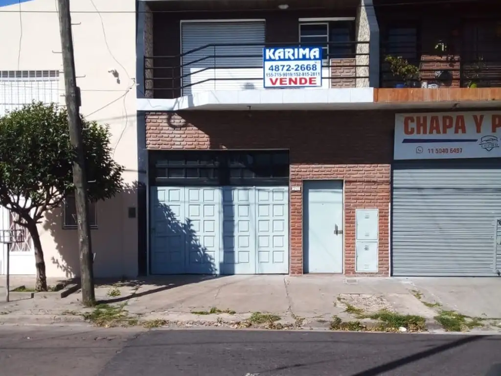 SAN JUSTO. SARRATEA 2700. CASA 4 AMBIENTES EN DUPLEX CON COCHERA CUBIRTA. Y PATIO.