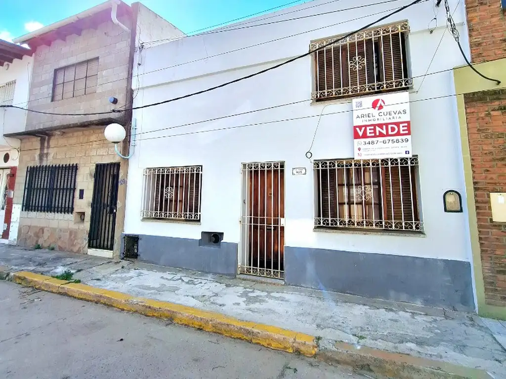 CASA TIPO DUPLEX PH. Pleno Centro, calle Brown al 300. 2 dormitorios. (pasaje Chubut)