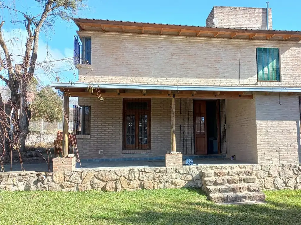 Casa a la venta en Tanti. (C299)