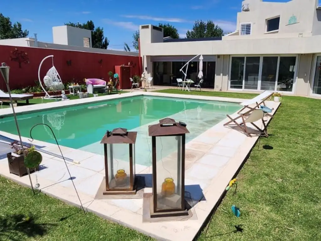 VENTA CASA 5 AMBIENTES EN VILLA MERCEDES