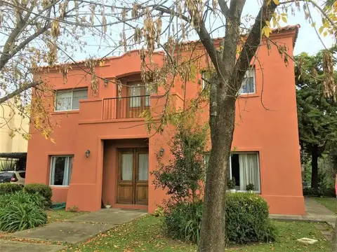 Casa en Venta - 4 dormitorios - USD 280.000