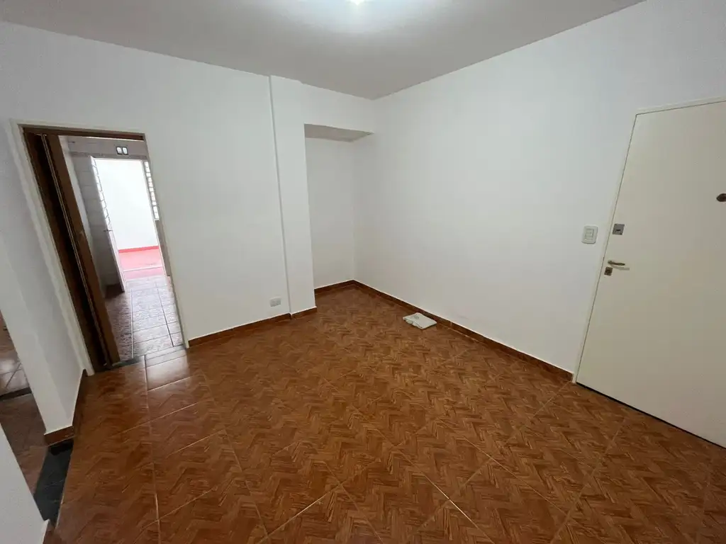 Departamento De 3 Ambientes, planta baja Con Patio. Liniers. Consulte por financiación