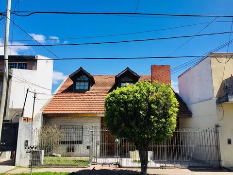 VENTA IMPORTANTE CASA DE 5 AMBIENTES VILLA LUZURIAGA-