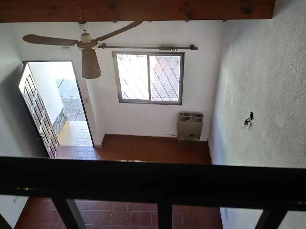 DUPLEX 2 AMB C/COCHERA Y PATIO C/LAVADERO.