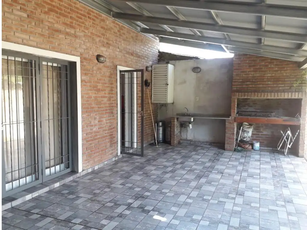 Casa a la venta en Ibarlucea Acepta Permuta