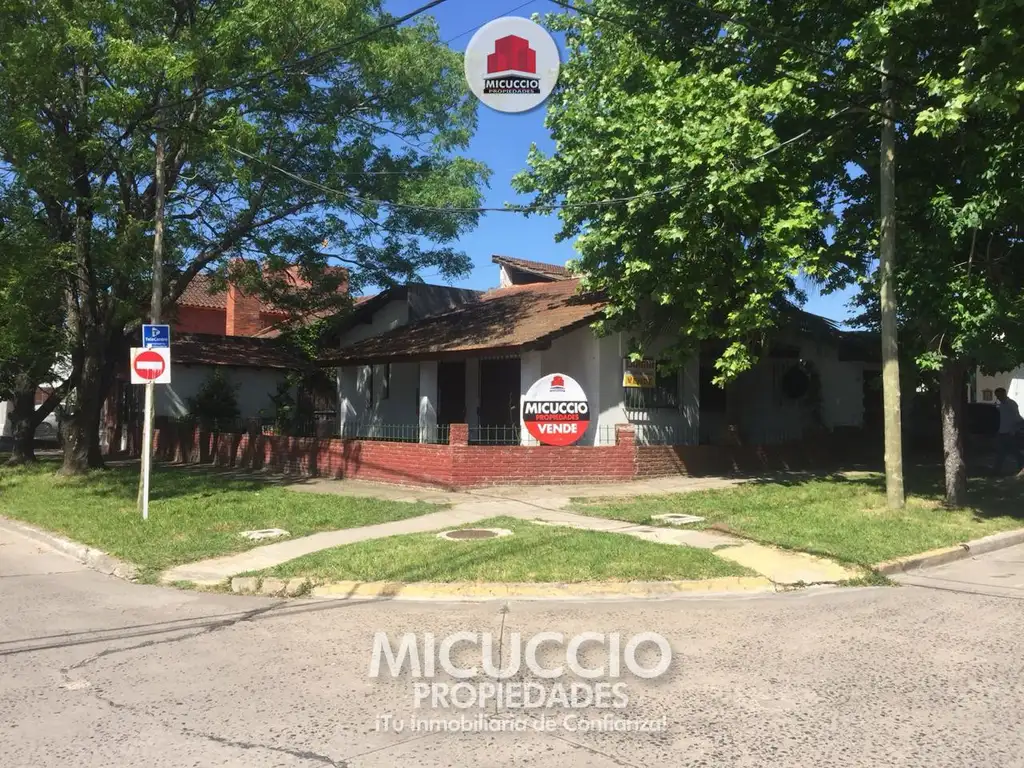 Casa en Venta, Hipólito Yrigoyen 893 esq. Los Lazaristas, Escobar centro