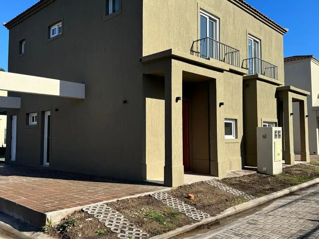 Casa en  Venta de 3 Ambientes en Pilar