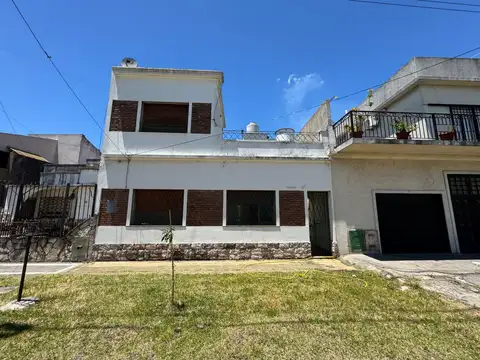 CASA PH AL FRENTE DE 3 AMB C/ TERRAZA ? EXC. ESTADO Y UBIC!